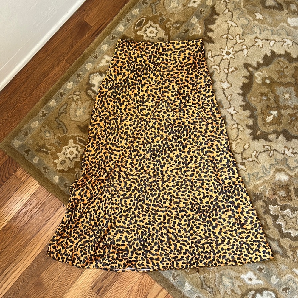 & Other stories mid length silk leopard print skirt - so cute!